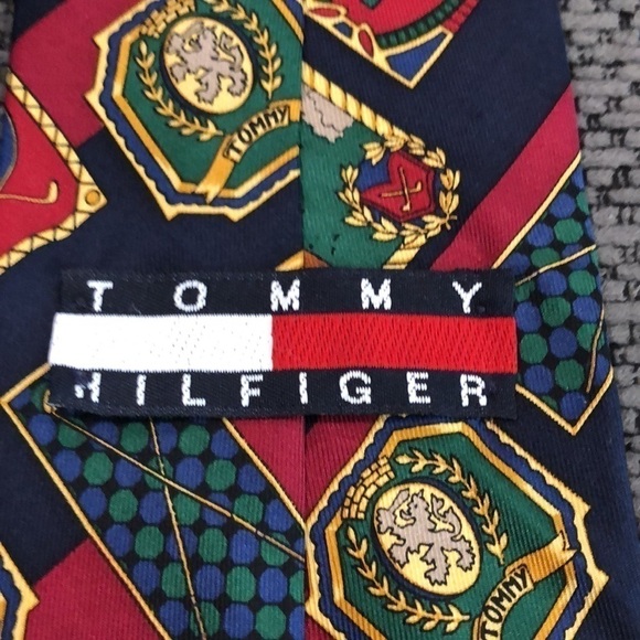 TOMMY Hilfiger golf themed necktie. - Picture 4 of 6